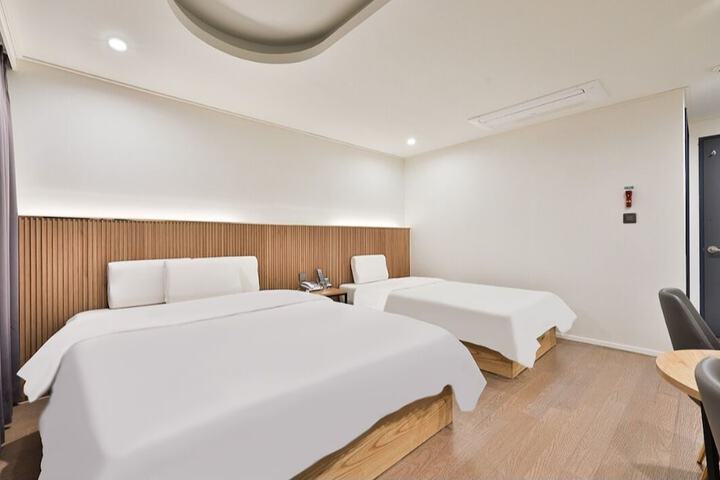 Room 12 of 44