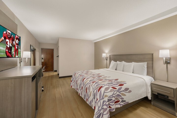 Standard King Bed Accessible (9 of 24)