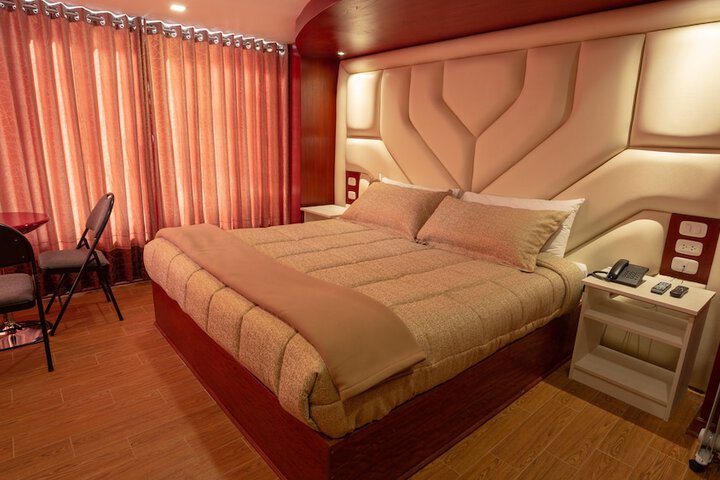 Room 32 of 83
