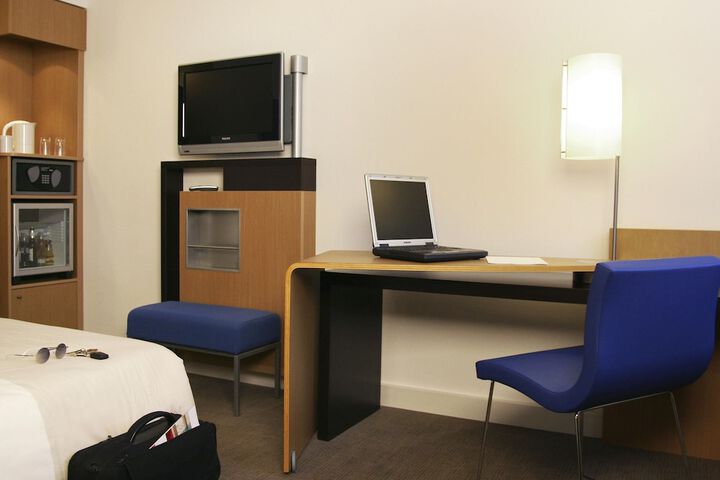 Room 5 of 56