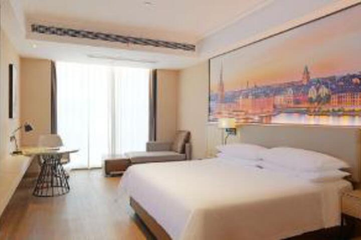 Room 5 of 6