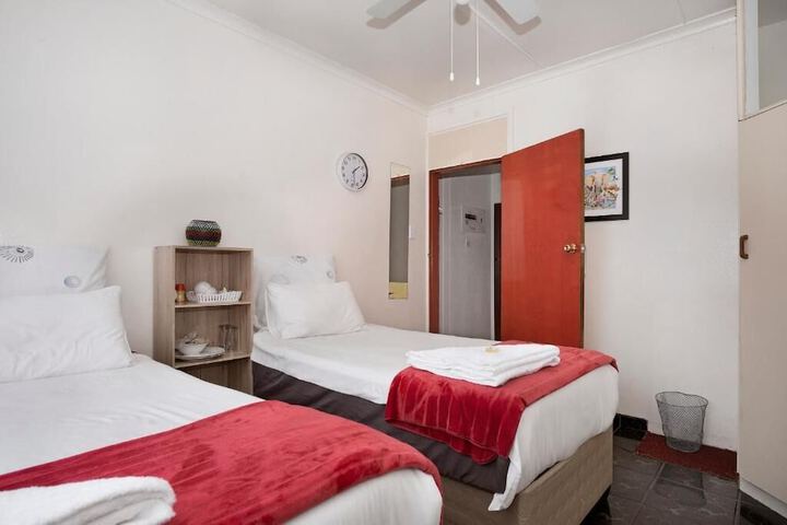 Room 2 of 25