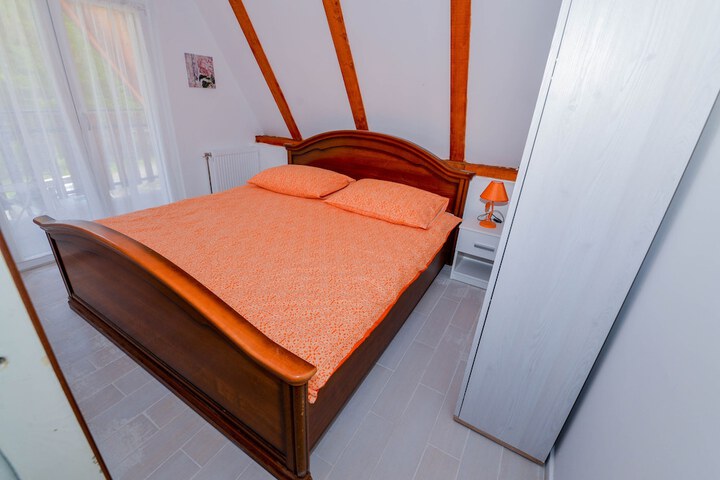 Room 7 of 24
