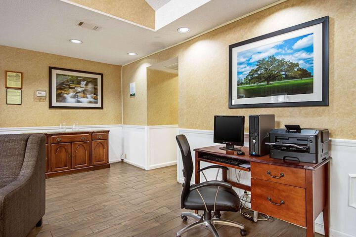 Business Center 24 of 31