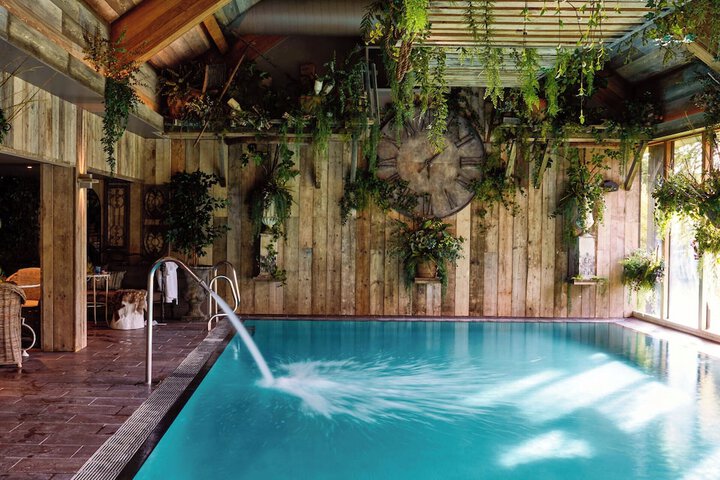 Pool Hotel