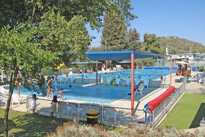 Hotel with Pool