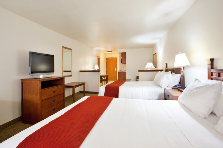 Room 6 of 28