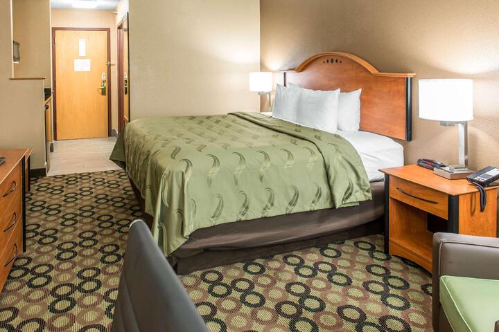 1 King Bed (4 of 15)