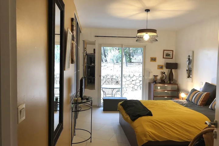 Room 4 of 12