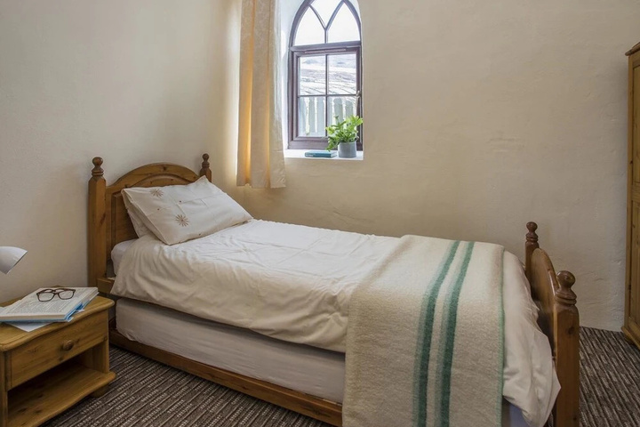 Room 4 of 15