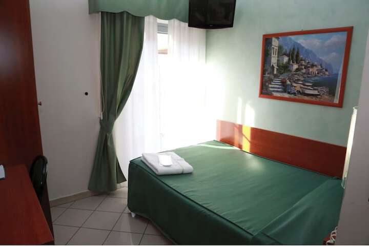 Room 20 of 33