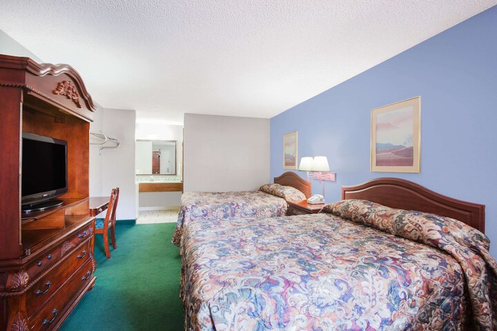 Double Accessible King Size Bed (1 of 12)