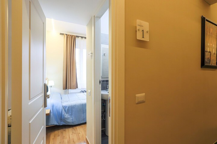 Room 11 of 33