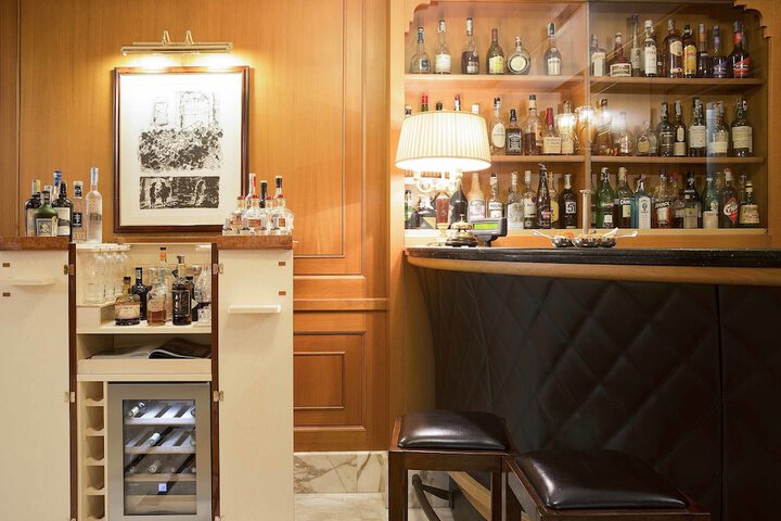 Lounge 41 of 55