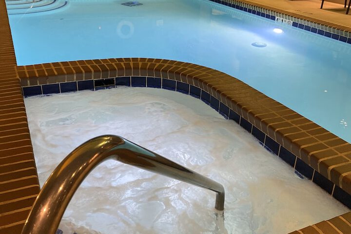 Indoor spa tub