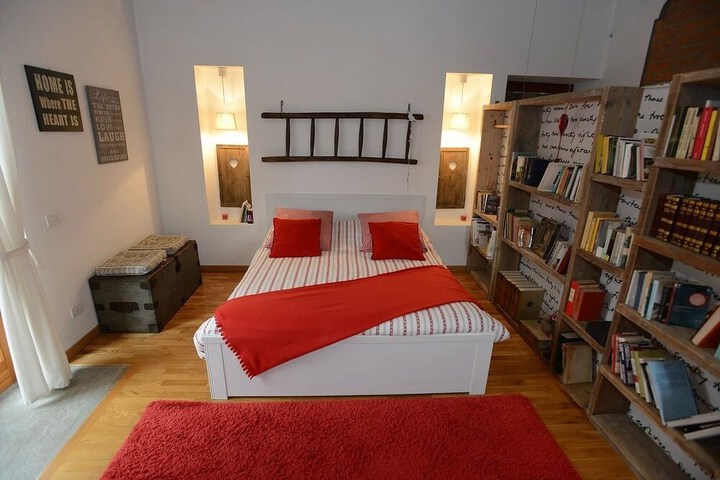 Room 14 of 33