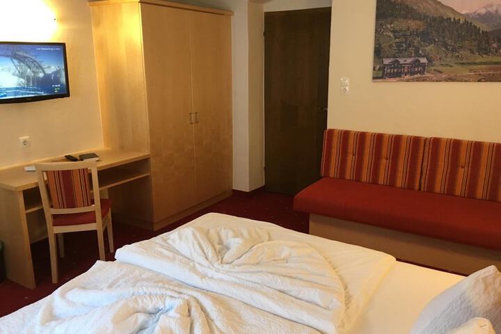 Room 5 of 21