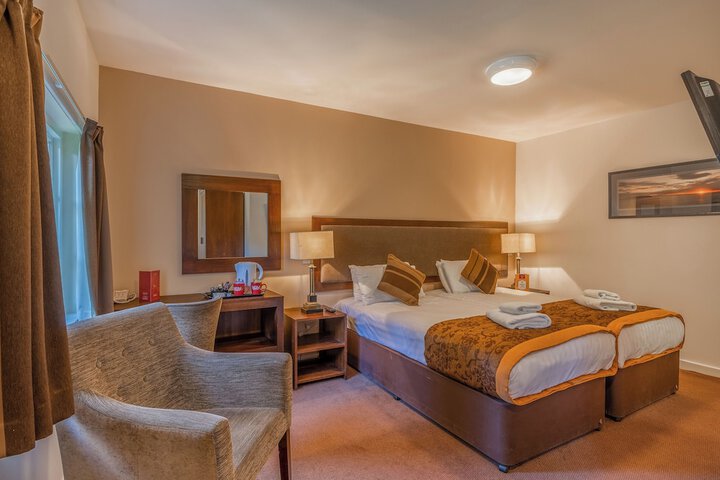 Room 25 of 127