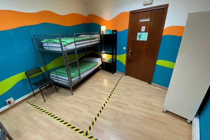 Room 25 of 42