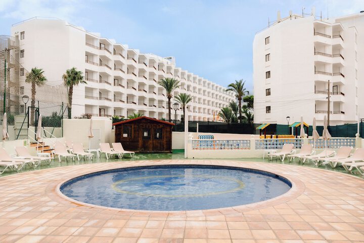 Hotel Pool