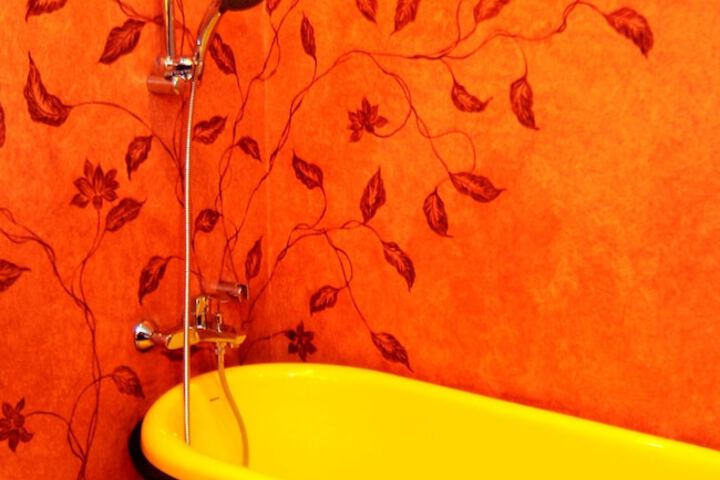 Deep soaking bathtub