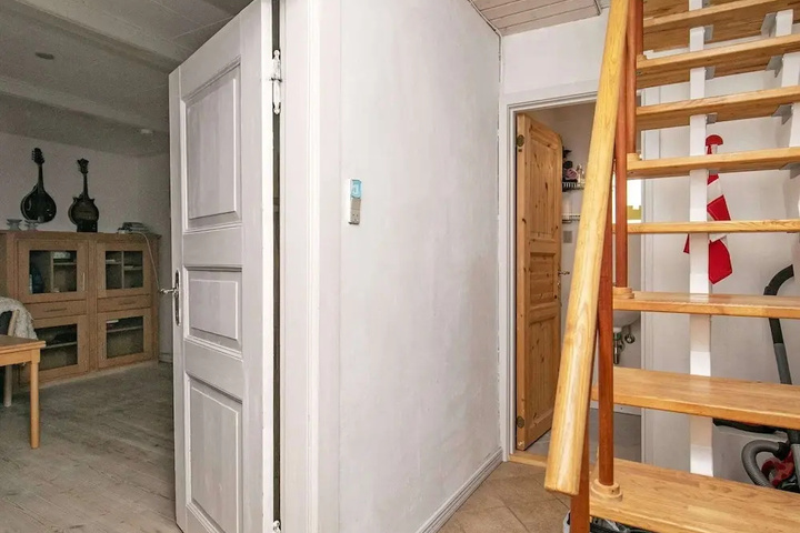 Room 7 of 9
