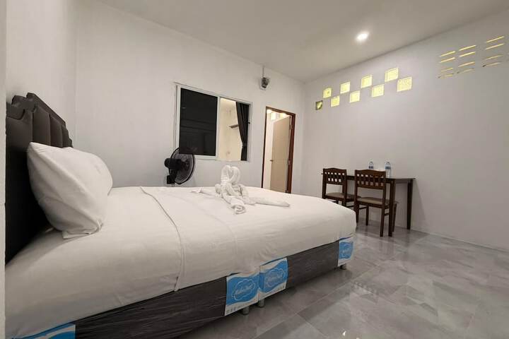 Room 13 of 33