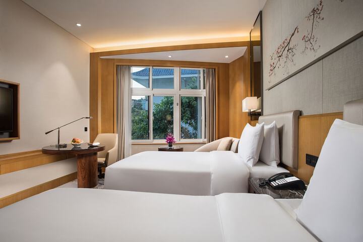 Room 9 of 170