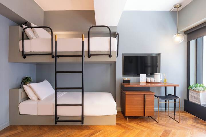 Room 2 of 18