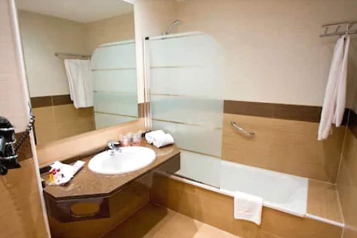 Room 20 of 34