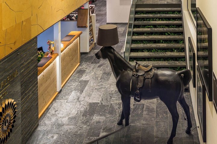 Guest Lobby