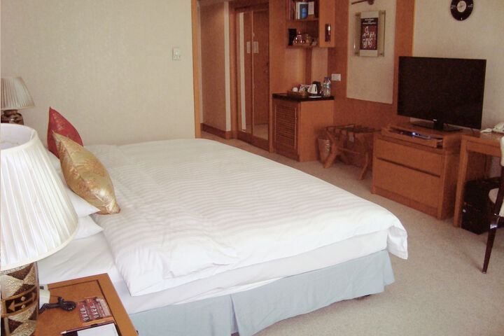 Room 8 of 38