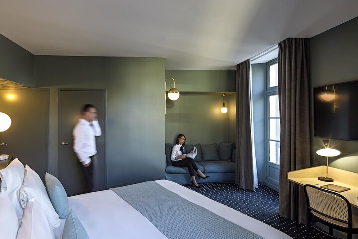 Room 4 of 27