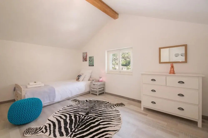 Room 5 of 14