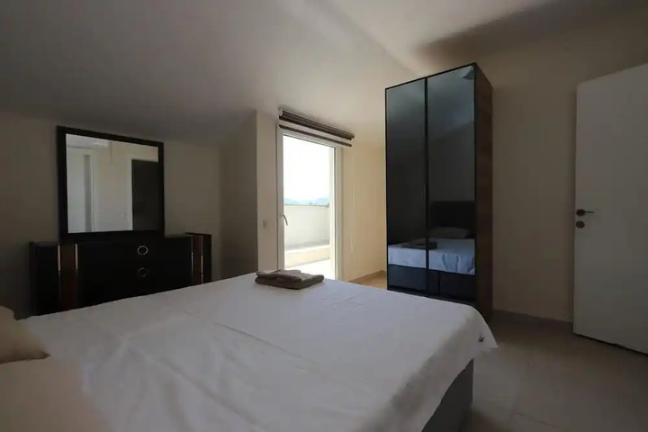 Room 2 of 13