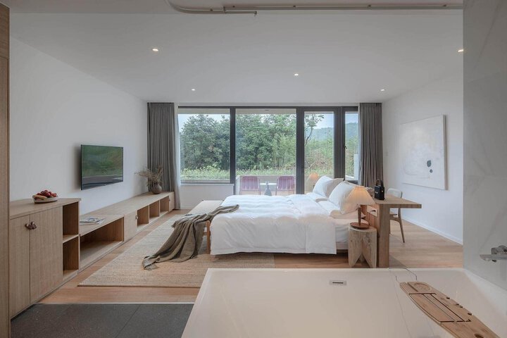Room 95 of 218