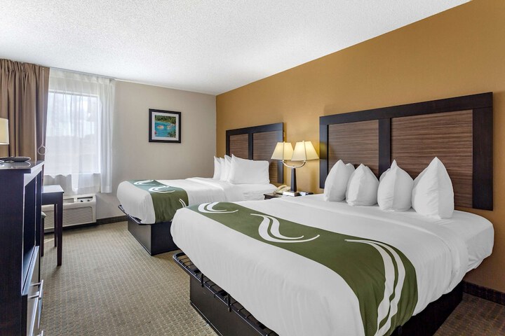 2 Queen Beds (8 of 26)