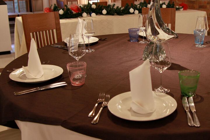 Dining 17 of 26