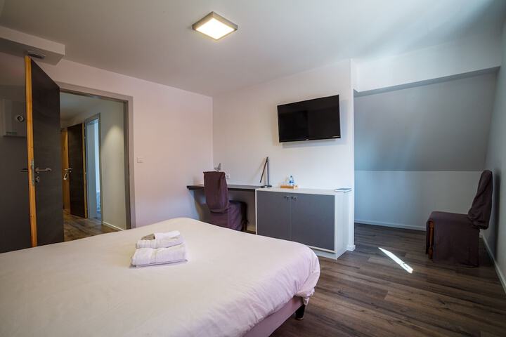 Room 5 of 56