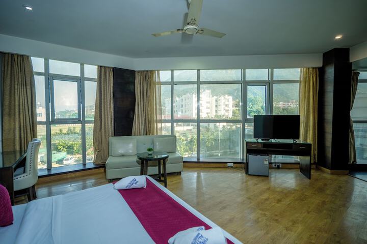 Room 12 of 50