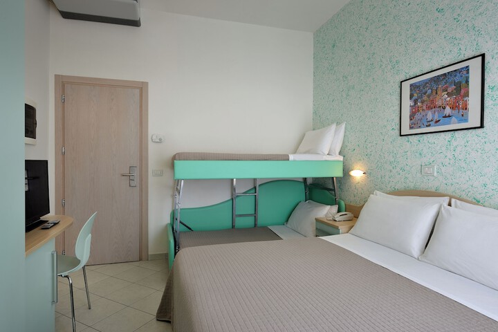Room 6 of 37