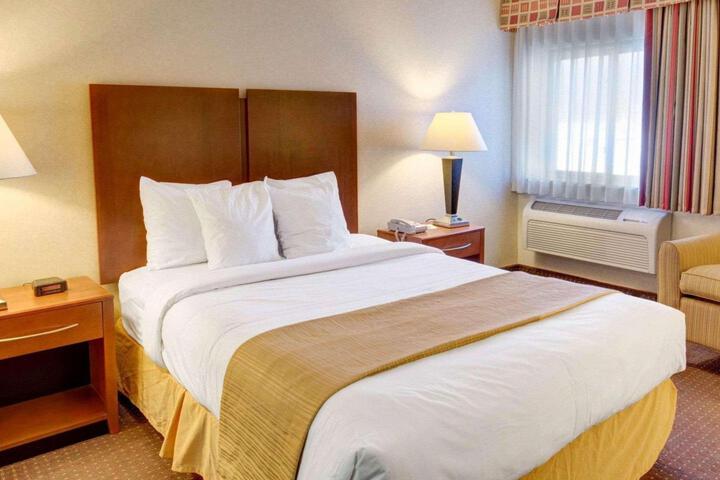 Quadruple Queen Bed (3 of 15)