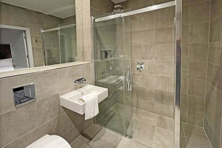 Room 12 of 23
