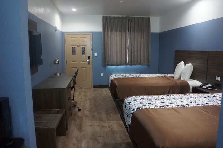 Room 3 of 28