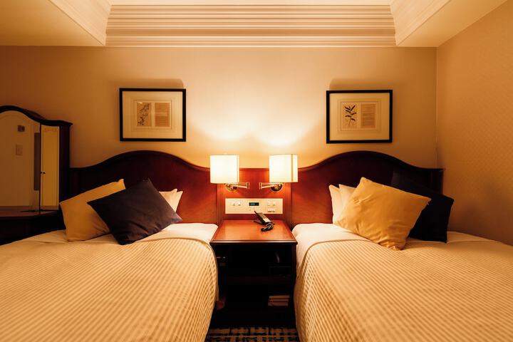 Room 25 of 77