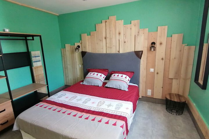 Room 6 of 14