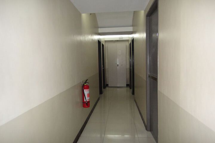 Ballroom/Hall 13 of 14