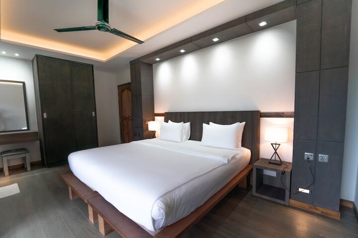 Room 3 of 37