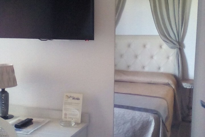 Room 4 of 42