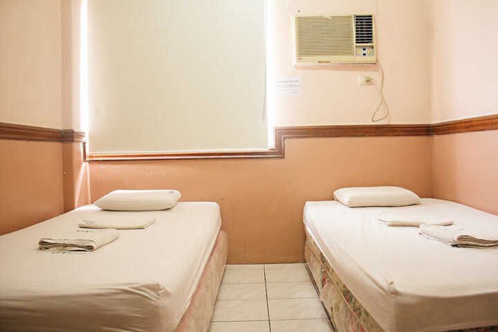 Room 4 of 32